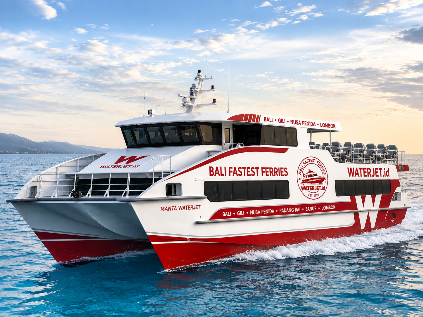 MANTA WATERJET, бордовый катамаран в море на закате